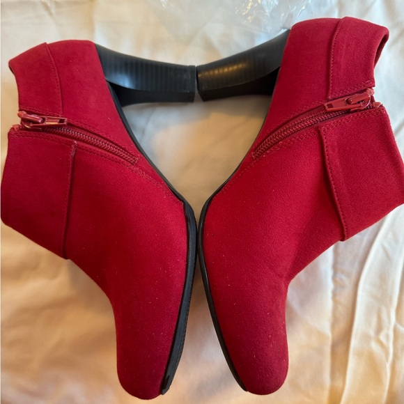 Go big or go home!! But whatever you do, do it in a red pair of shoes!👠 - Picture 4 of 5